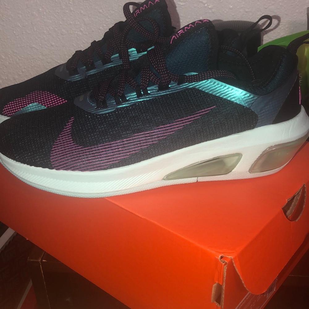 Size 7 women’s Nike running shoes